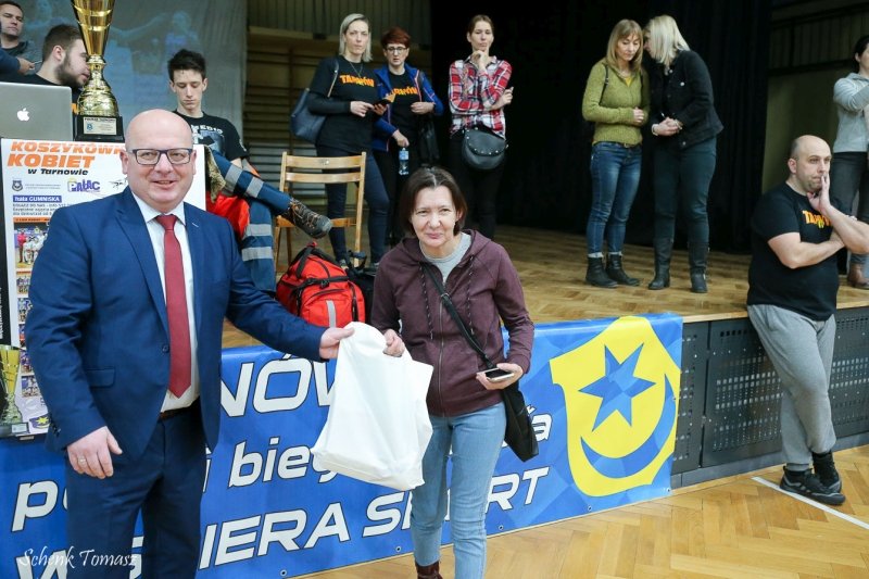 SP 3 Tarnów triumfatorem IV turnieju Pucharu Tarnowa w koszykówce