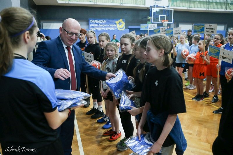 SP 3 Tarnów triumfatorem IV turnieju Pucharu Tarnowa w koszykówce