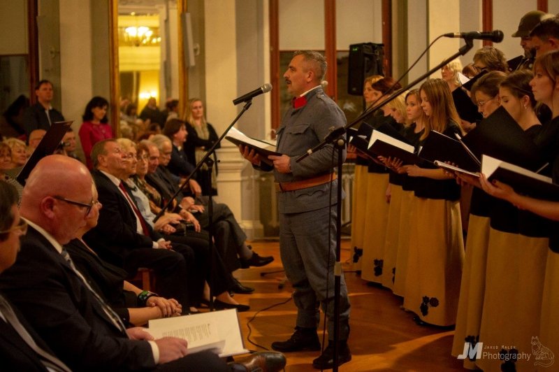 Owacje i wzruszenie podczas patriotycznego koncertu chóru BO0NUM CARMEN