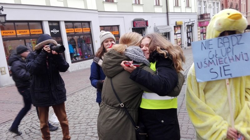 Tarnów po raz drugi ogarnęła Epidemia Uścisków!