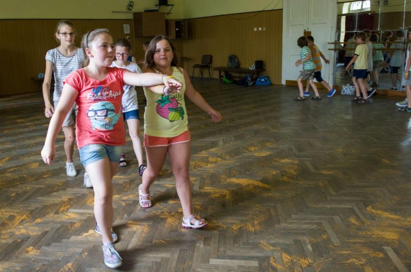 Akcja Lato - Zajęcia taneczne.Nauka kroków do Poloneza