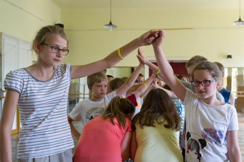 Akcja Lato - Zajęcia taneczne.Nauka kroków do Poloneza