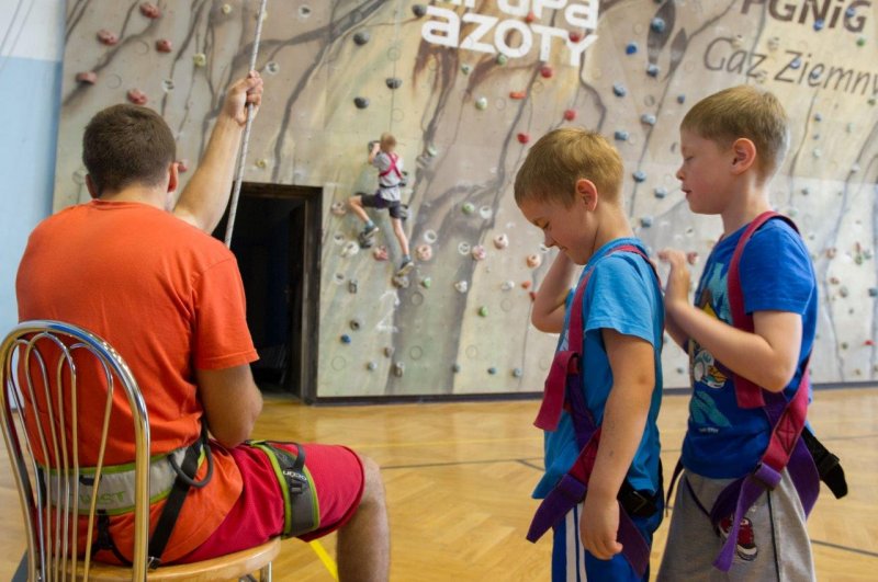 Akcja Lato - Zajęcia sportowe na ściance wspinaczkowej